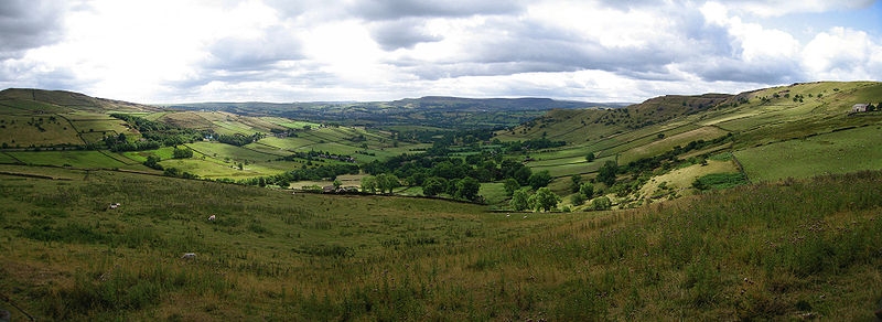 800px-Near_the_High_Peak_-_pano.jpg